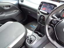 Toyota AYGO VVT-i x-play 