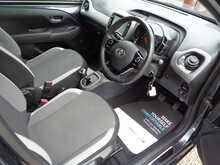 Toyota AYGO VVT-i x-play 