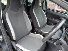 Toyota AYGO VVT-i x-play 