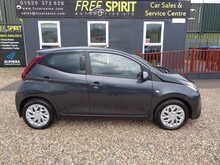 Toyota AYGO VVT-i x-play 