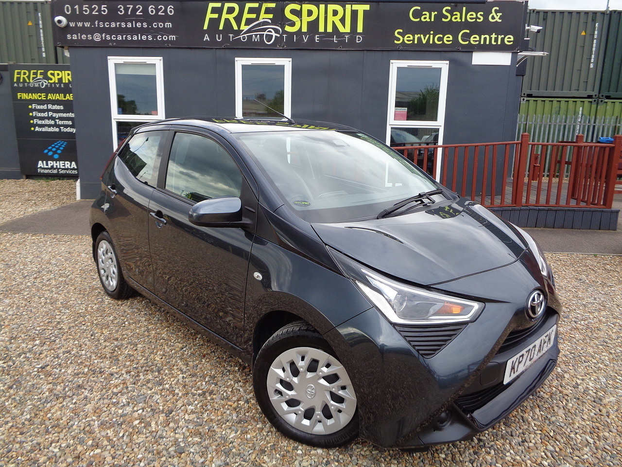 Toyota 1.0 VVT-i x-play Hatchback 5dr Petrol x-shift Euro 6 (Safety Sense) (71 ps)