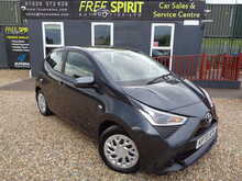 Toyota AYGO VVT-i x-play 