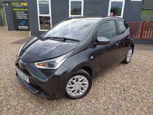 Toyota AYGO VVT-i x-play 