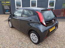 Toyota AYGO VVT-i x-play 