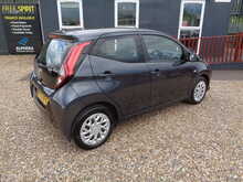 Toyota AYGO VVT-i x-play 