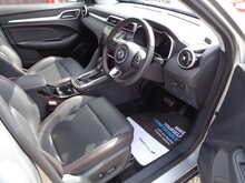 MG MG ZS T-GDI Exclusive 