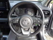 Toyota Yaris VVT-h Icon 