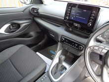 Toyota Yaris VVT-h Icon 