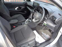 Toyota Yaris VVT-h Icon 
