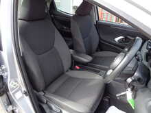 Toyota Yaris VVT-h Icon 