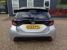 Toyota Yaris VVT-h Icon 