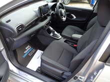 Toyota Yaris VVT-h Icon 