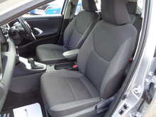 Toyota Yaris VVT-h Icon 