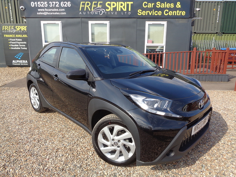 1.0 VVT-i Pure Hatchback 5dr Petrol x-shift Euro 6 (s/s) (72 ps)