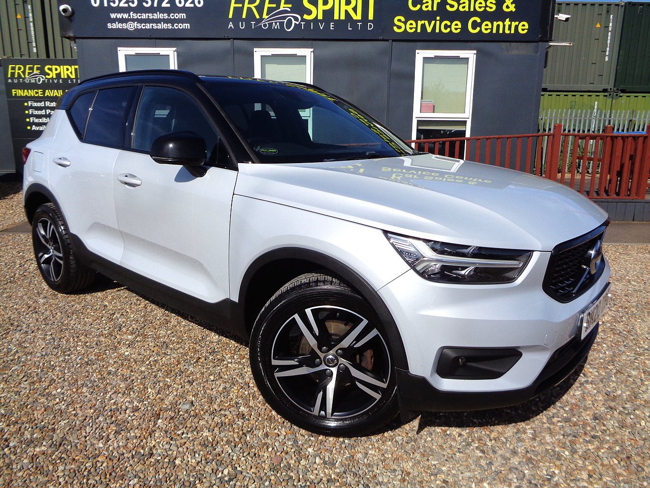 Volvo 1.5 T3 R-Design SUV 5dr Petrol Manual Euro 6 (s/s) (163 ps)