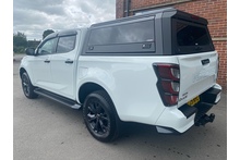 Isuzu D-Max 1.9 V-Cross Double Cab 4x4 Pick Up - Thumb 1