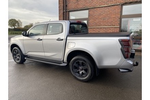 Isuzu D-Max 1.9 V-Cross Double Cab 4x4 Pick Up - Thumb 3