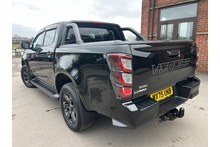 Isuzu D-Max 1.9 V-Cross Double cab 4x4 Pick Up - Thumb 1