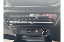 Isuzu D-Max 1.9 V-Cross Double Cab 4x4 Pick Up - Thumb 17
