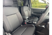 Mitsubishi L200 2.4 Titan Commercial Double Cab 4x4 Pick up - Thumb 8