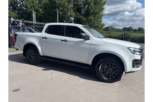 Isuzu D-Max 2.2 V-Cross Commercial Double Cab 4x4 Pick Up - Thumb 0