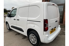 Vauxhall Combo 1.5 Turbo D 2300 Sportive 3 seat - Thumb 1