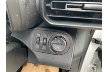 Vauxhall Combo 1.5 Turbo D 2300 Sportive 3 seat - Thumb 10