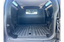 Land Rover Defender 90 3.0 D250 MHEV Hard Top Commercial - Thumb 17