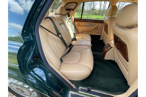 5.4 Saloon 4dr Petrol Automatic (405 g/km, 322 bhp)