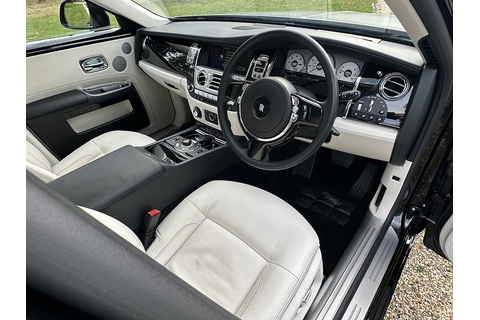 6.6 V12 Saloon 4dr Petrol Auto Euro 5 (563 bhp)