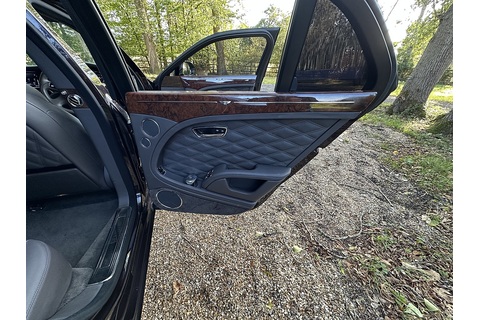 6.75 V8 Speed Saloon 4dr Petrol Auto Euro 6 (530 bhp)