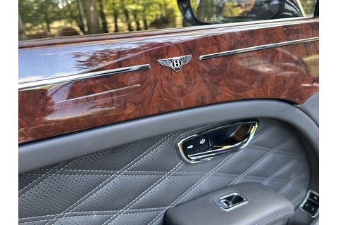 6.75 V8 Speed Saloon 4dr Petrol Auto Euro 6 (530 bhp)