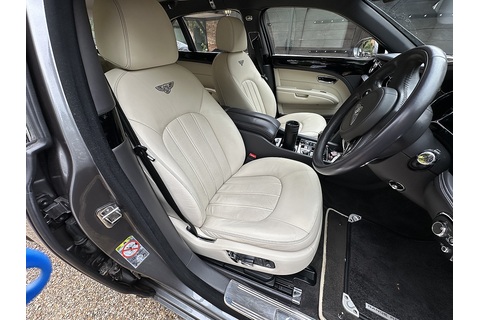 6.75 V8 Saloon 4dr Petrol Auto Euro 5 (505 bhp)