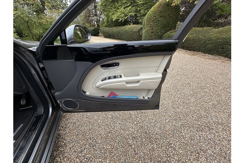 6.75 V8 Saloon 4dr Petrol Auto Euro 5 (505 bhp)