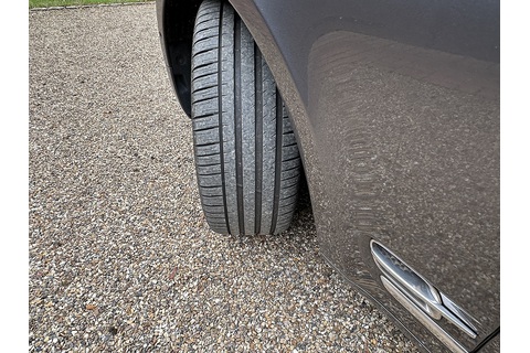 6.75 V8 Saloon 4dr Petrol Auto Euro 5 (505 bhp)