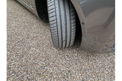 6.75 V8 Saloon 4dr Petrol Auto Euro 5 (505 bhp)