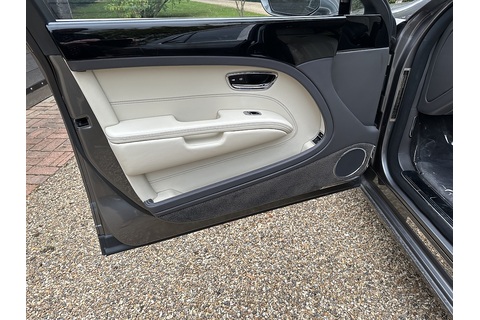 6.75 V8 Saloon 4dr Petrol Auto Euro 5 (505 bhp)