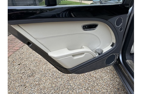 6.75 V8 Saloon 4dr Petrol Auto Euro 5 (505 bhp)