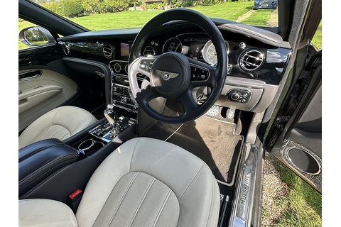 6.75 V8 Saloon 4dr Petrol Auto Euro 5 (505 bhp)