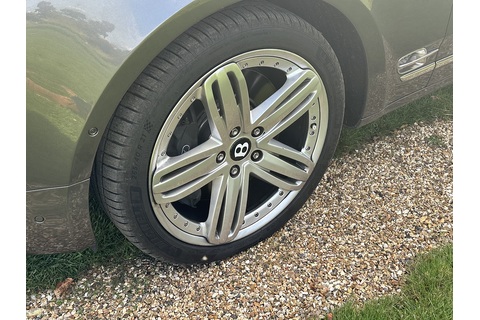 6.75 V8 Saloon 4dr Petrol Auto Euro 5 (505 bhp)