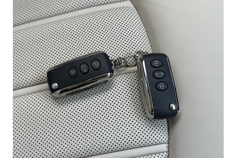 6.75 V8 Saloon 4dr Petrol Auto Euro 5 (505 bhp)