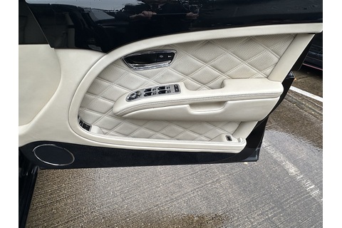 6.75 V8 Saloon 4dr Petrol Auto Euro 5 (505 bhp)