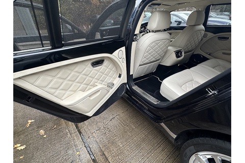 6.75 V8 Saloon 4dr Petrol Auto Euro 5 (505 bhp)