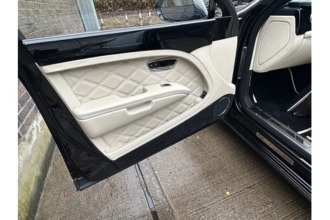 6.75 V8 Saloon 4dr Petrol Auto Euro 5 (505 bhp)