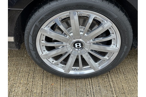 6.75 V8 Saloon 4dr Petrol Auto Euro 5 (505 bhp)