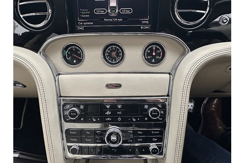 6.75 V8 Saloon 4dr Petrol Auto Euro 5 (505 bhp)