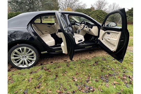 6.75 V8 Saloon 4dr Petrol Auto Euro 5 (505 bhp)