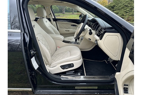 6.75 V8 Saloon 4dr Petrol Auto Euro 5 (505 bhp)