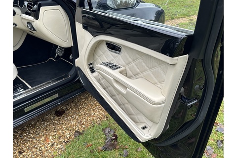 6.75 V8 Saloon 4dr Petrol Auto Euro 5 (505 bhp)