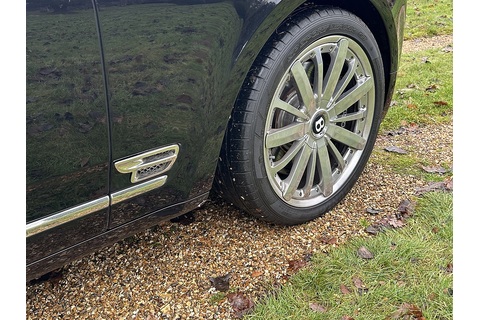 6.75 V8 Saloon 4dr Petrol Auto Euro 5 (505 bhp)